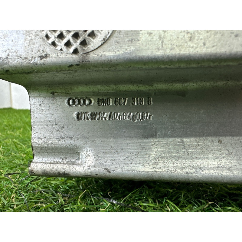 Усилитель бампера (наружные элементы кузова) AUDI Q5 8R 2012 2.0 CAEB 8R0807313B