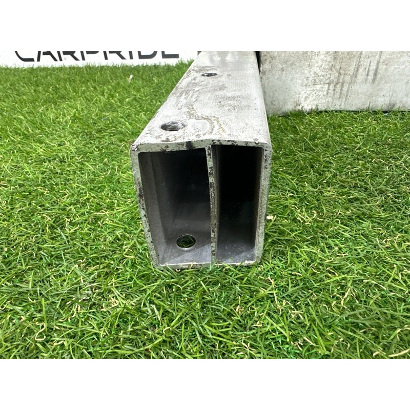 Усилитель бампера (наружные элементы кузова) AUDI Q5 8R 2012 2.0 CAEB 8R0807313B