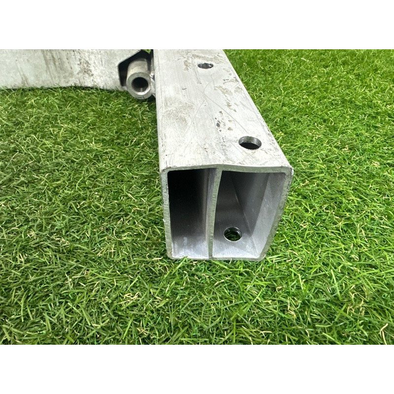 Усилитель бампера (наружные элементы кузова) AUDI Q5 8R 2012 2.0 CAEB 8R0807313B