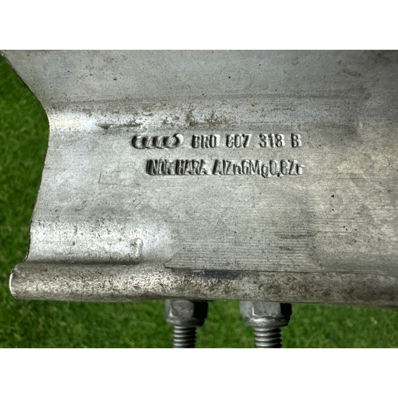 Усилитель бампера (наружные элементы кузова) AUDI Q5 8R 2012 2.0 CAEB 8R0807313B