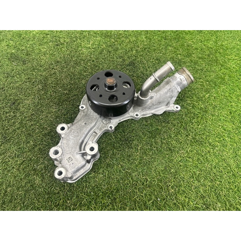 Помпа (система охлаждения) Jeep Grand Cherokee WK2 2020 3.6 68311108AE