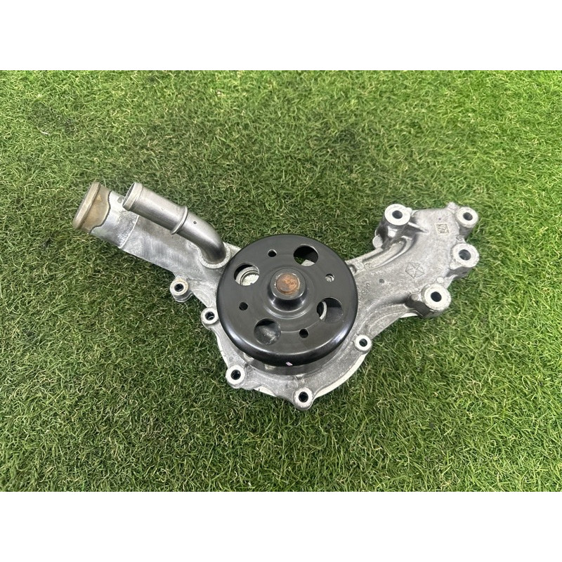 Помпа (система охлаждения) Jeep Grand Cherokee WK2 2020 3.6 68311108AE