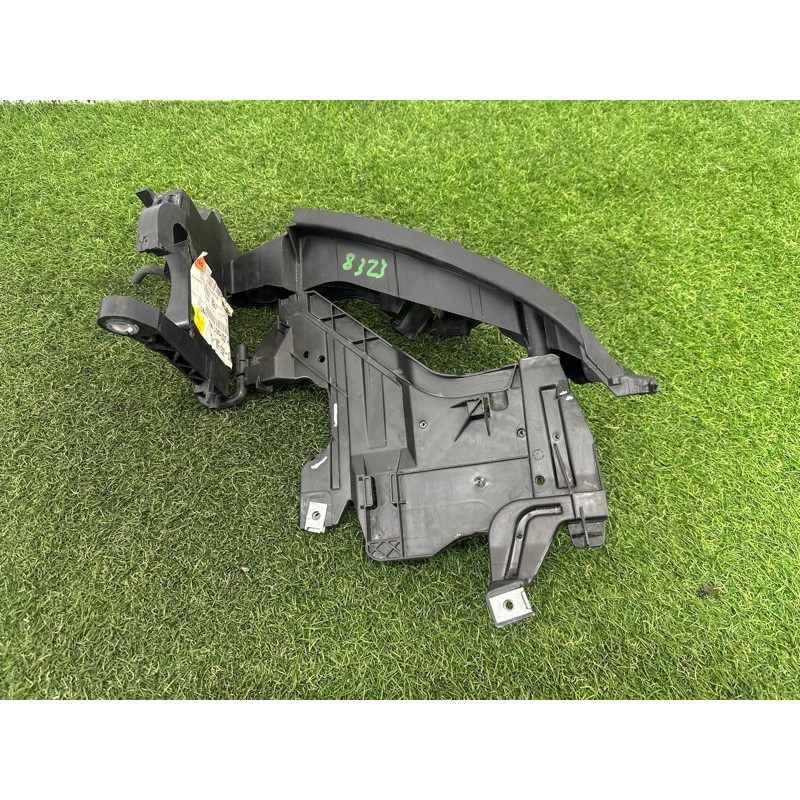 Кронштейн фары (кузов и элементы) AUDI A4 B8 2012 2.0 CAEB 8K0805608C