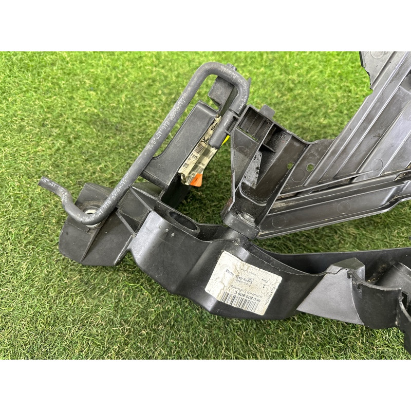 Кронштейн фары (кузов и элементы) AUDI A4 B8 2012 2.0 CAEB 8K0805608C