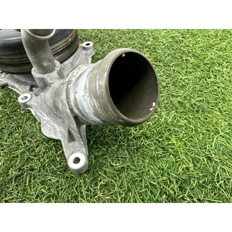 Помпа (система охлаждения) Jeep Grand Cherokee WK2 2017 68311108AA