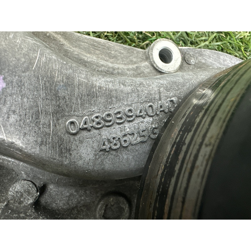 Помпа (система охлаждения) Jeep Grand Cherokee WK2 2017 68311108AA