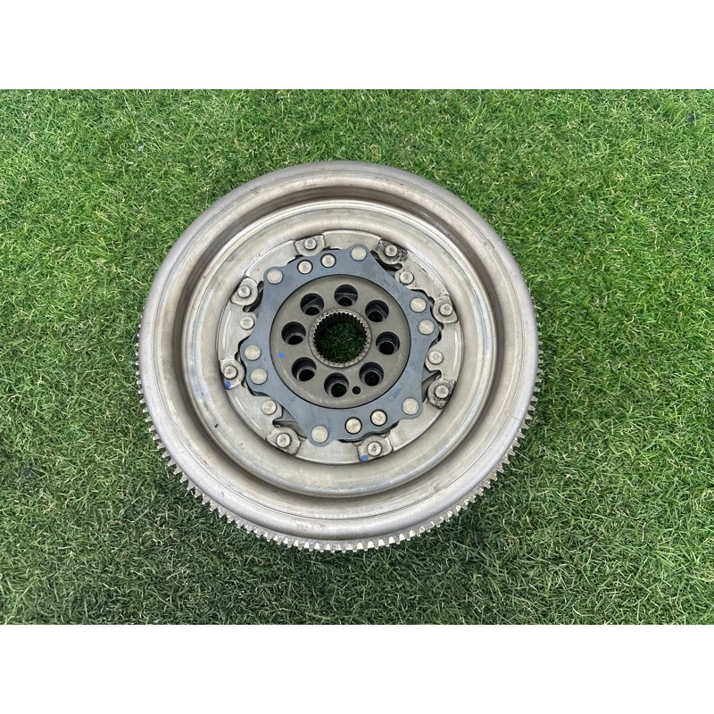 Маховик (двигатель и элементы) AUDI A3 8V 2015 1.8 CNSB 06K105266J