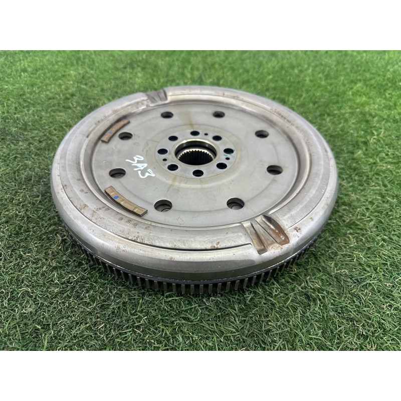 Маховик (двигатель и элементы) AUDI A3 8V 2015 1.8 CNSB 06K105266J