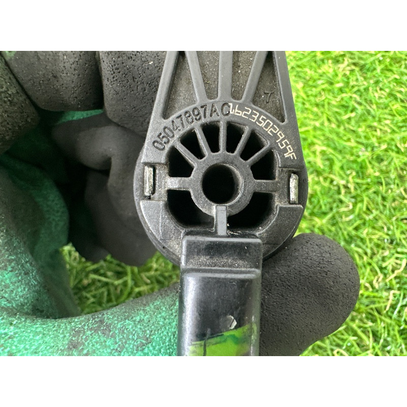 Клапан фазорегулятора (электрика двигателя) Jeep Grand Cherokee WK2 2017 5047897AC