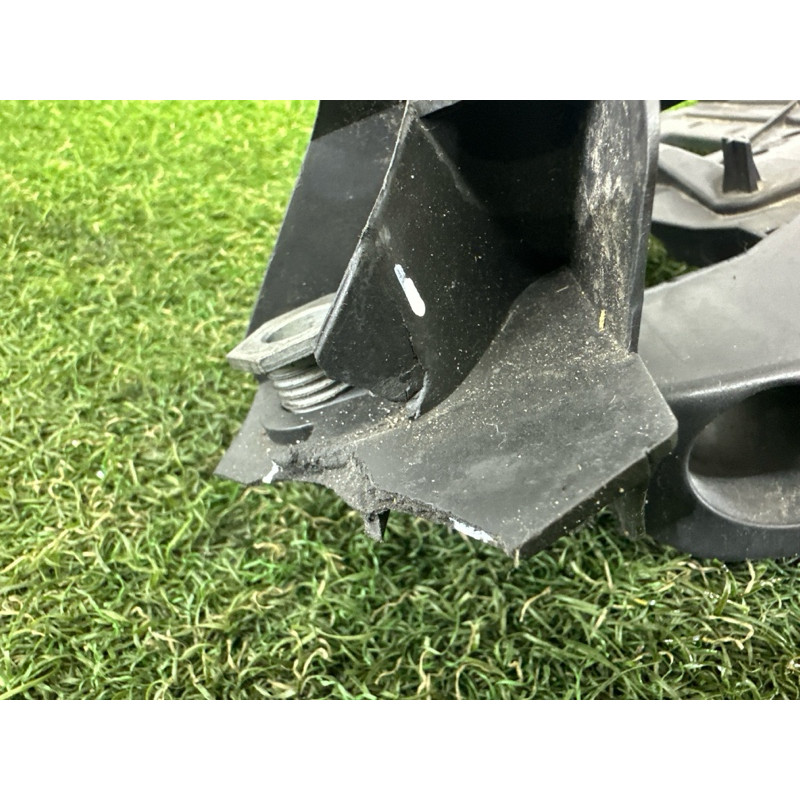 Кронштейн фары (кузов и элементы) AUDI A4 B8 2012 2.0 CAEB 8K0805607C