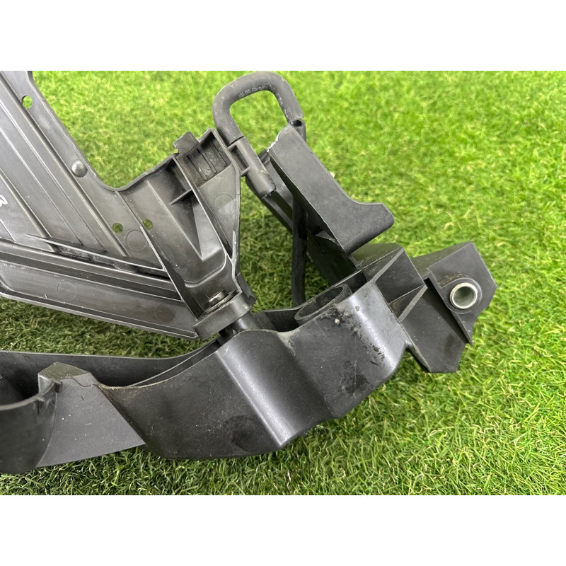 Кронштейн фары (кузов и элементы) AUDI A4 B8 2012 2.0 CAEB 8K0805607C