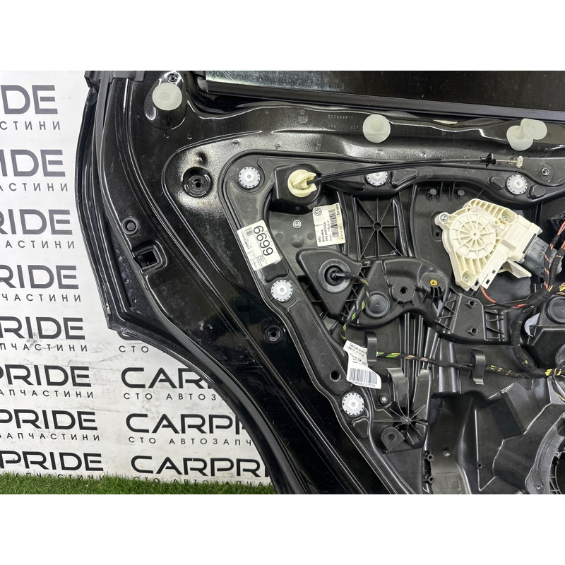 Дверь (наружные элементы кузова) Volkswagen Touareg NF 2012 3.6 CGRA 7P0833055