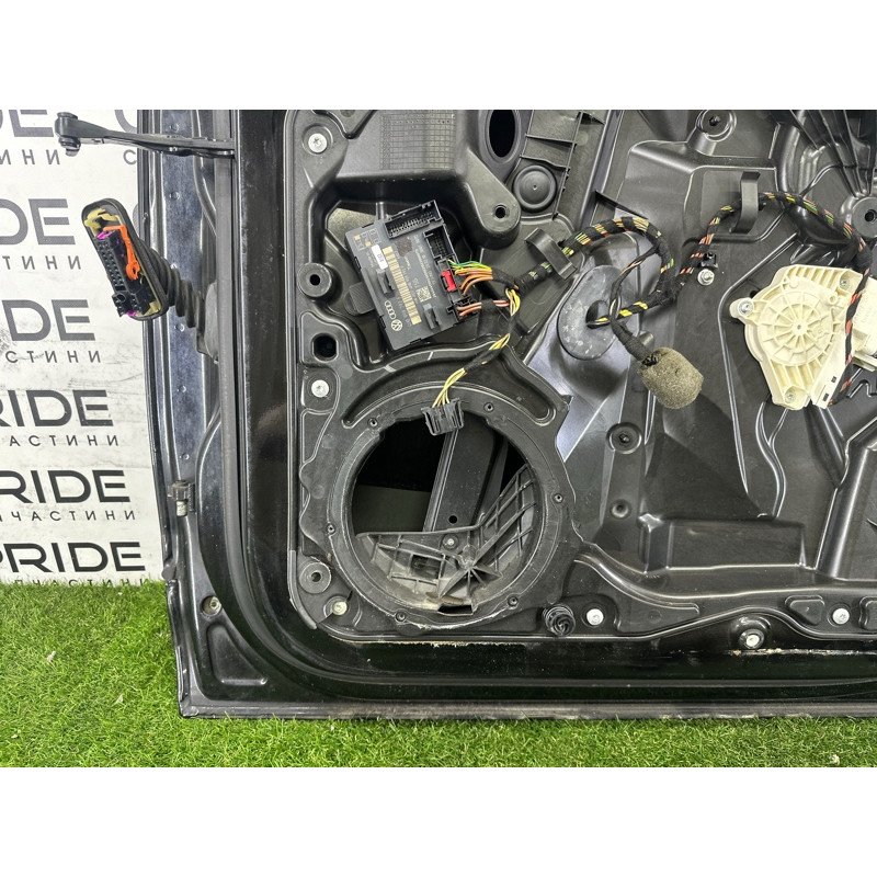 Дверь (наружные элементы кузова) Volkswagen Touareg NF 2012 3.6 CGRA 7P0831056