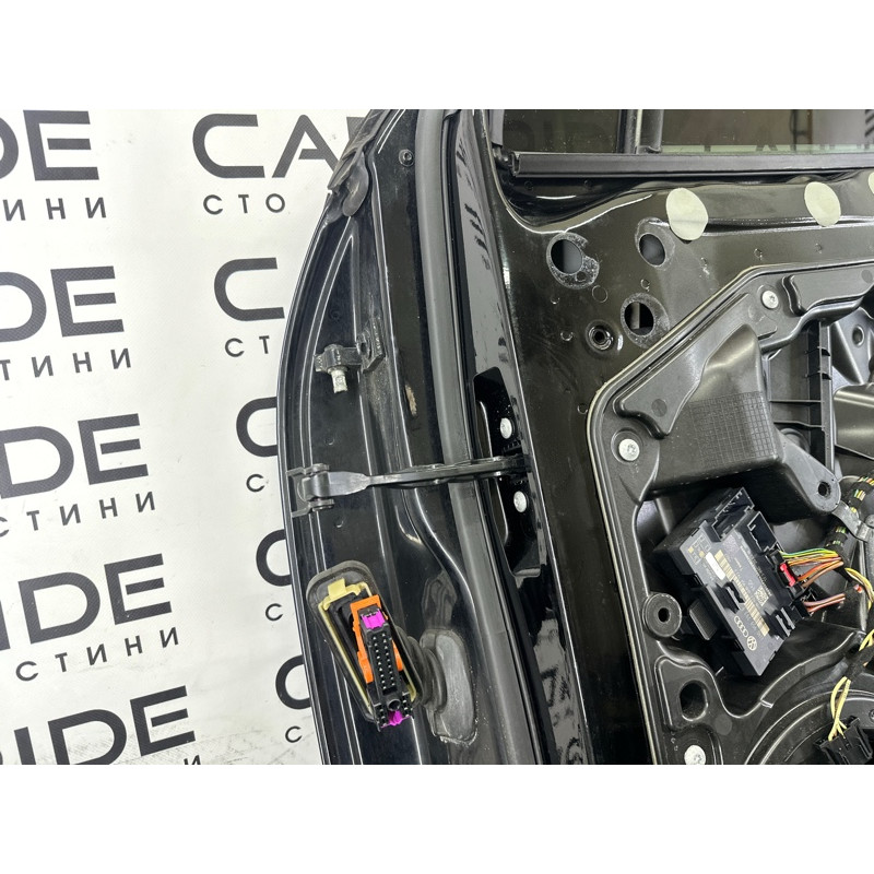 Дверь (наружные элементы кузова) Volkswagen Touareg NF 2012 3.6 CGRA 7P0831056