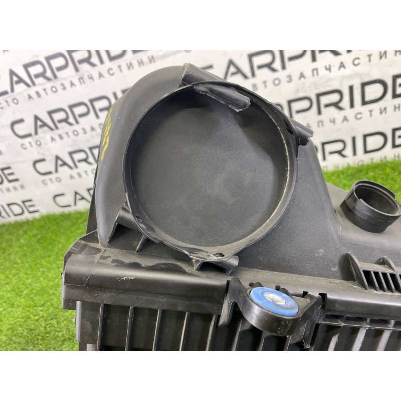 Корпус воздушного фильтра (впускная система) Volkswagen Touareg NF 2011 3.6 7P6129607Q