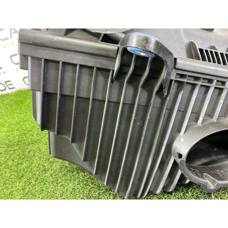 Корпус воздушного фильтра (впускная система) Volkswagen Touareg NF 2011 3.6 7P6129607Q