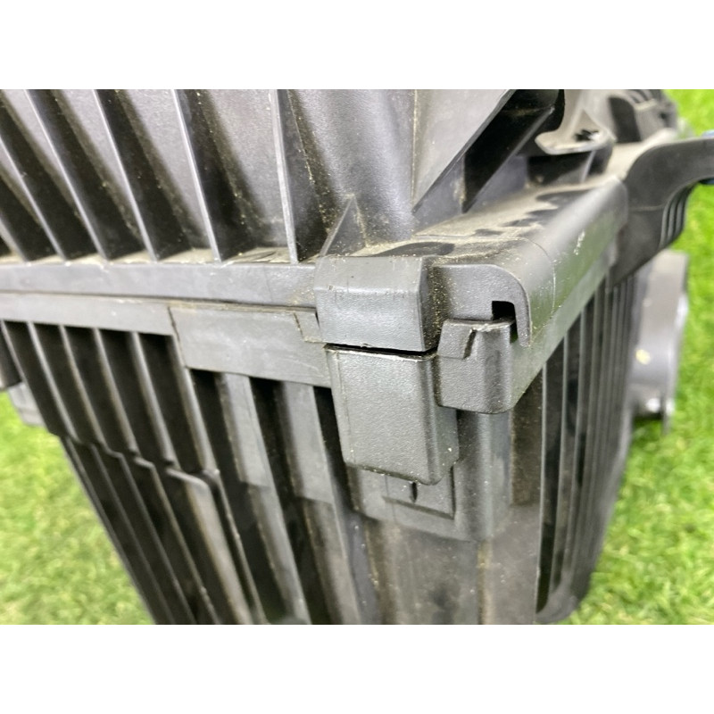 Корпус воздушного фильтра (впускная система) Volkswagen Touareg NF 2011 3.6 7P6129607Q