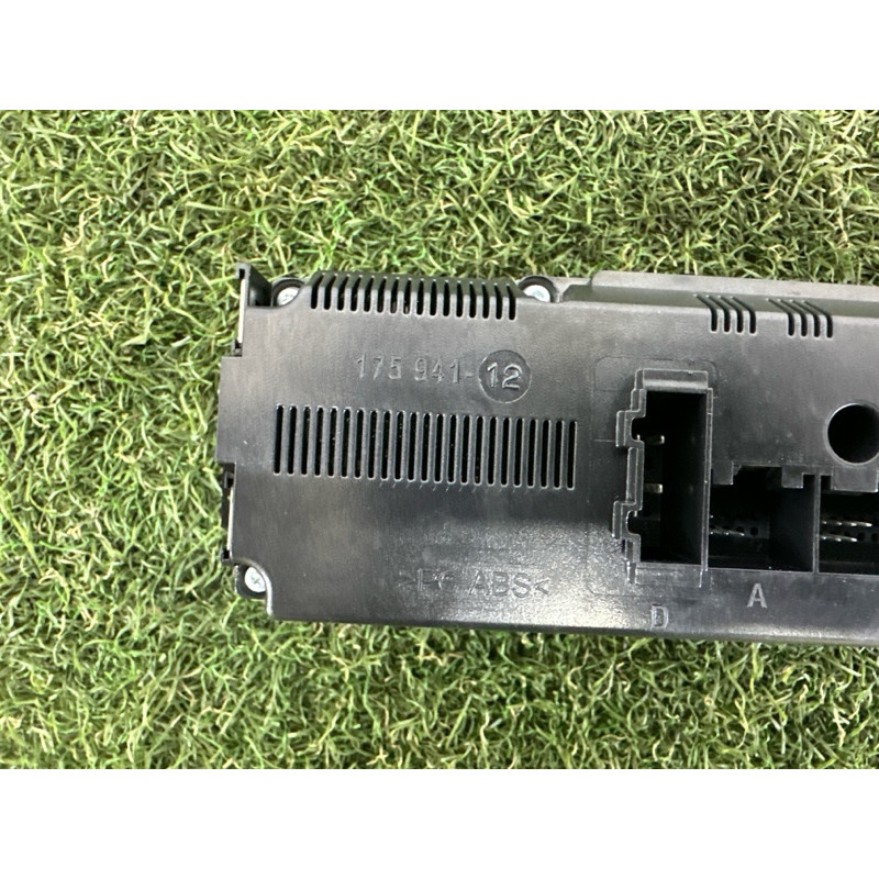 Блок управления климат-контролем (электрика / блоки управления) Volkswagen Touareg NF 2012 3.6 CGRA 7P6907040BA