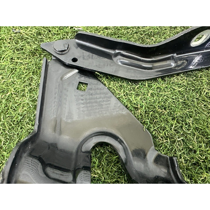 Петля капота (кузов и элементы) Volkswagen Touareg NF 2012 3.6 CGRA 7P6823301