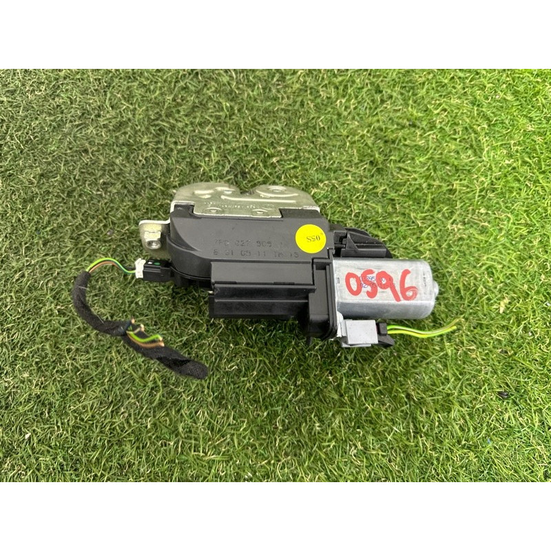 Замок багажника (кузов и элементы) Volkswagen Touareg NF 2012 3.6 CGRA 7P0827505M