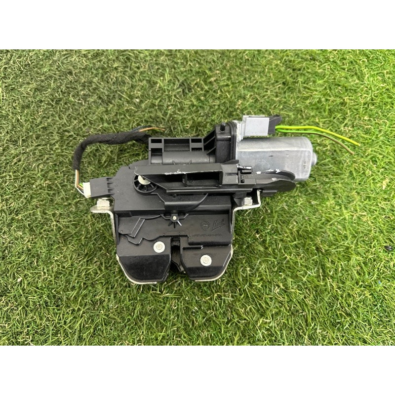 Замок багажника (кузов и элементы) Volkswagen Touareg NF 2012 3.6 CGRA 7P0827505M
