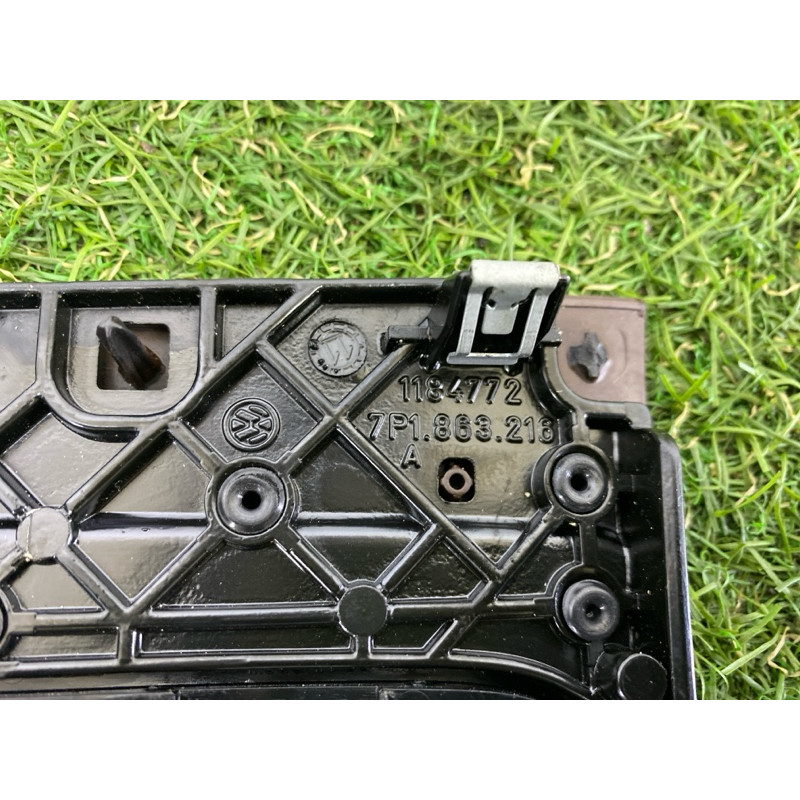 Декоративная накладка центральной консоли (салон) Volkswagen Touareg NF 2012 3.6 CGRA 7P1863212CME1