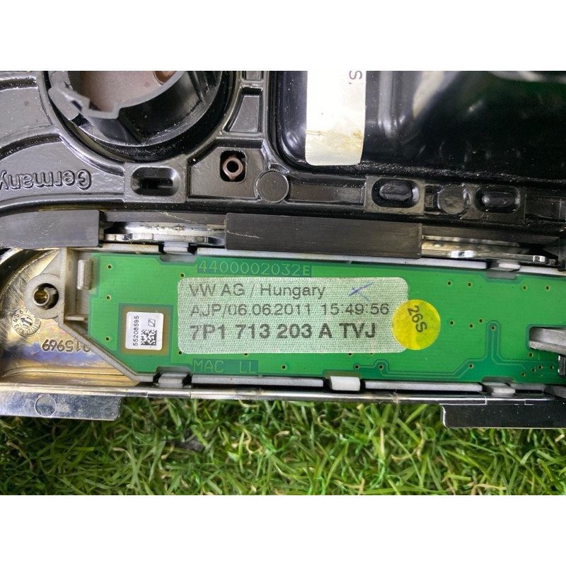Декоративная накладка центральной консоли (салон) Volkswagen Touareg NF 2012 3.6 CGRA 7P1863212CME1