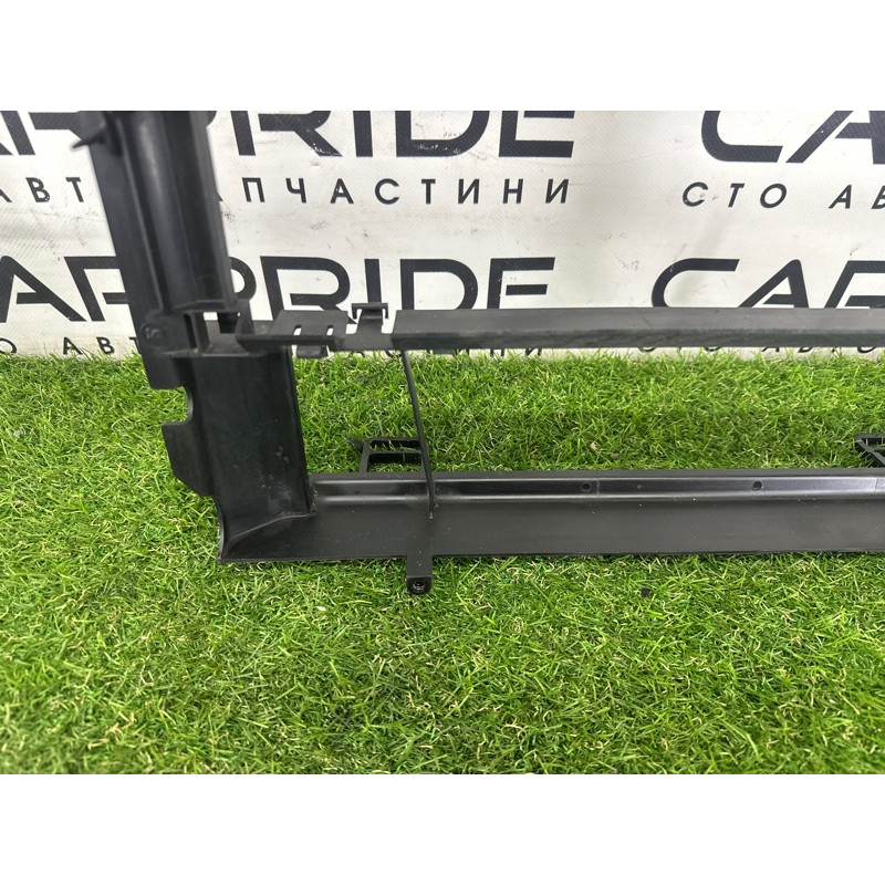 Рамка радіатора (кузов і елементи) Volkswagen Touareg NF 2012 3.6 CGRA 7P0121093D