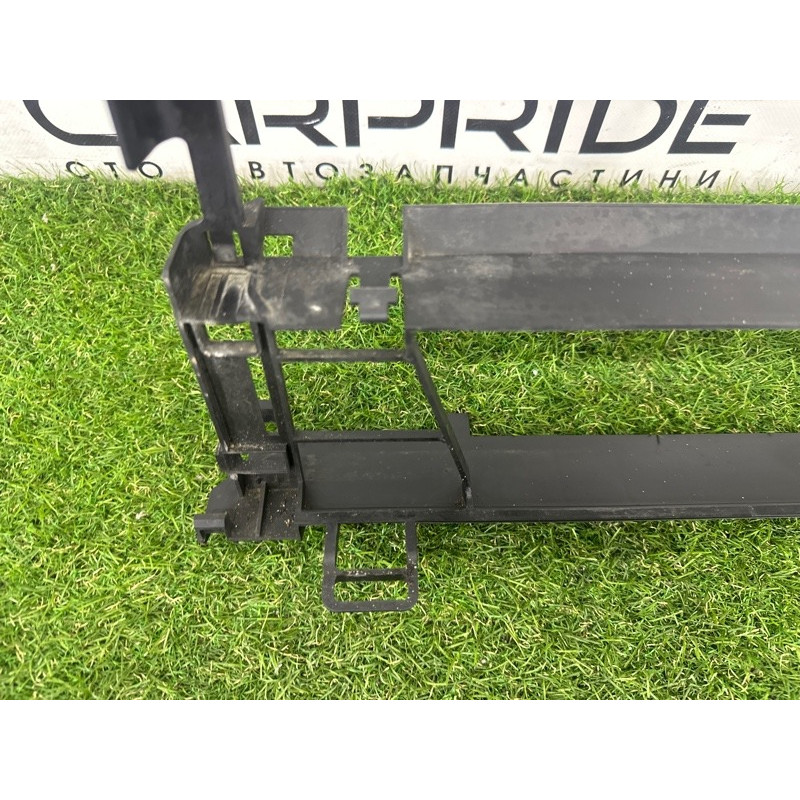 Рамка радіатора (кузов і елементи) Volkswagen Touareg NF 2012 3.6 CGRA 7P0121093D