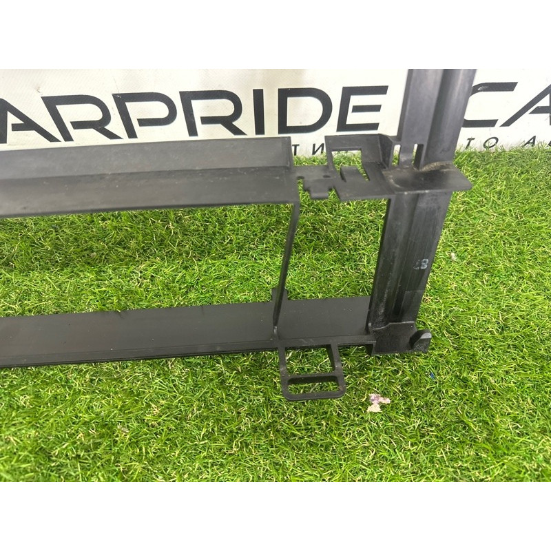 Рамка радіатора (кузов і елементи) Volkswagen Touareg NF 2012 3.6 CGRA 7P0121093D