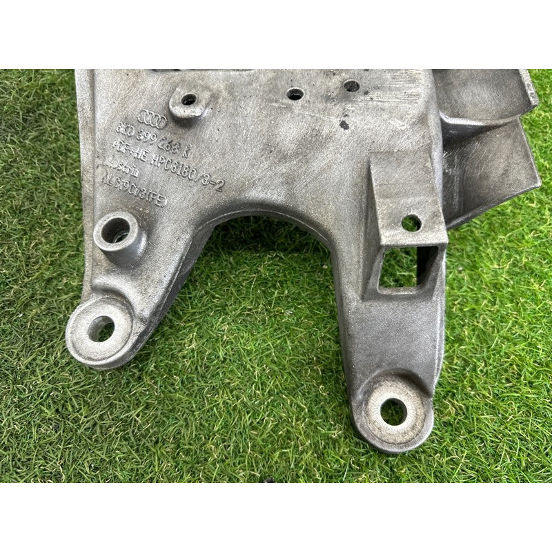 Кронштейн КПП (трансмиссия) AUDI A4 B8 2012 2.0 CAEB 8K0399263K