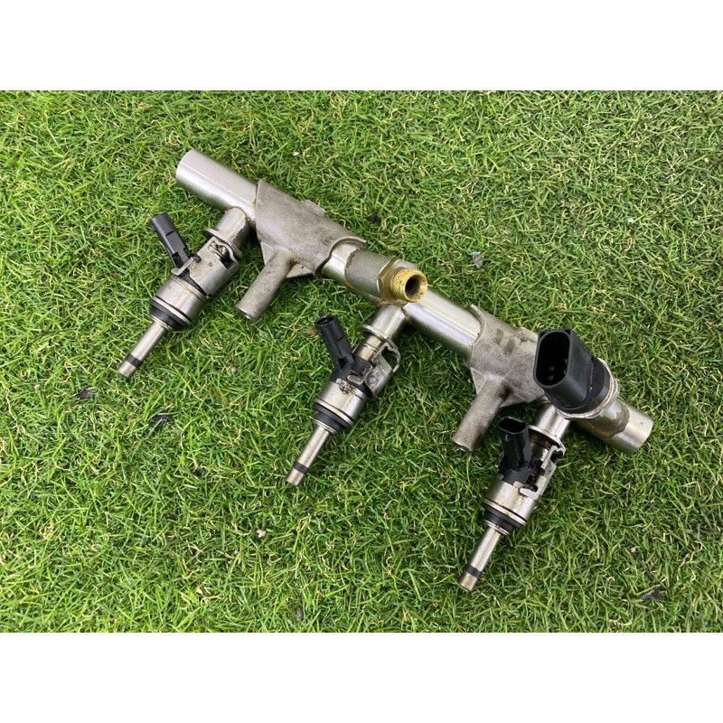 Топливная рампа (топливная система) AUDI Q7 4M 2017 3.0 CREC 06E130089AF