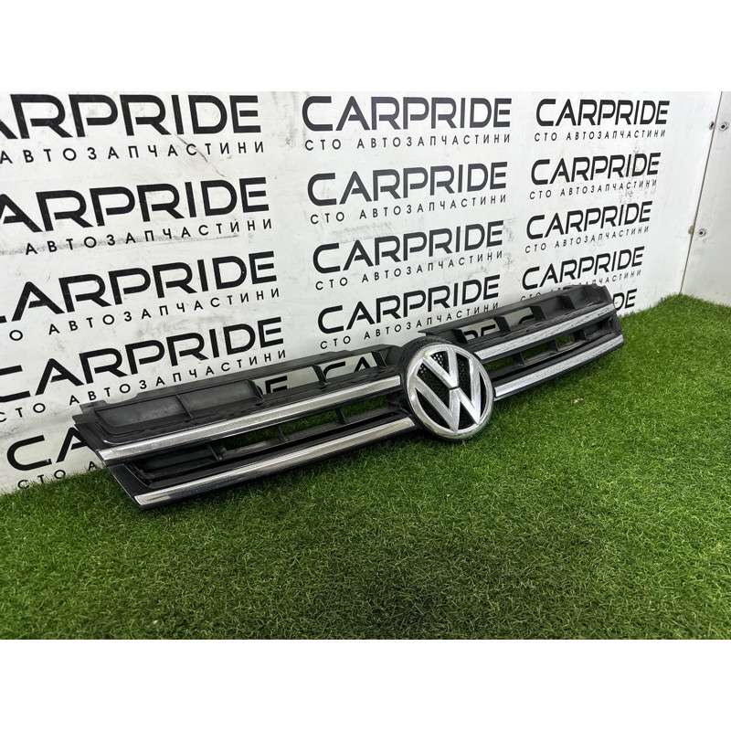 Решетка радиатора (наружные элементы кузова) Volkswagen Touareg NF 2012 3.6 CGRA 7P6853651AZLL