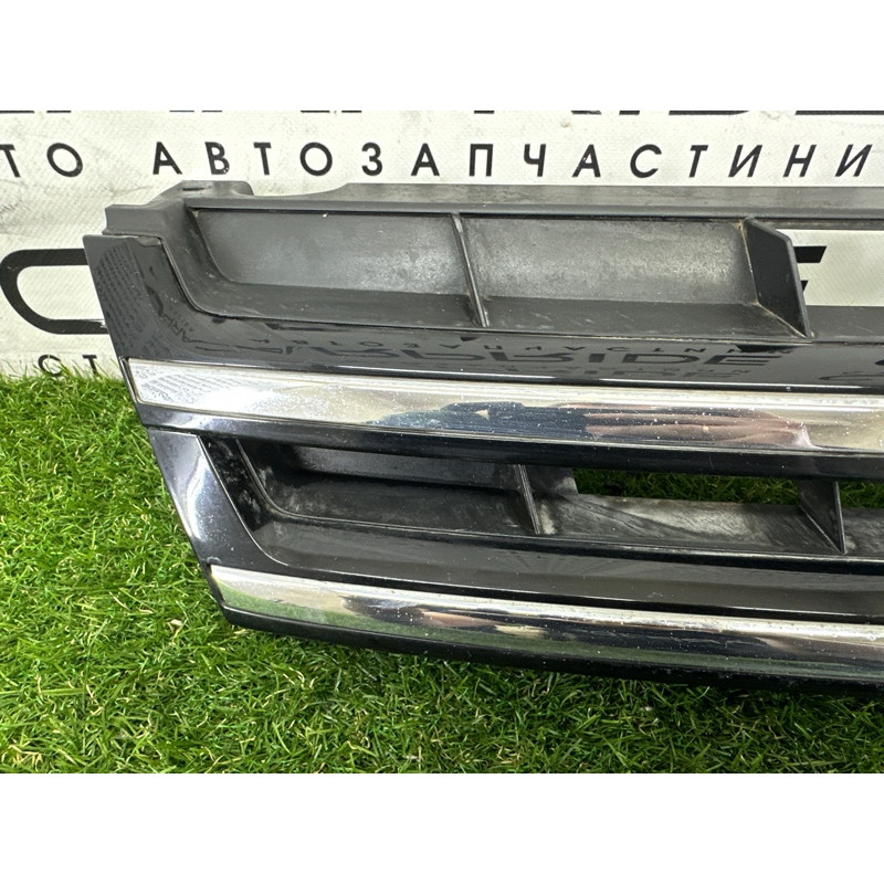 Решетка радиатора (наружные элементы кузова) Volkswagen Touareg NF 2012 3.6 CGRA 7P6853651AZLL