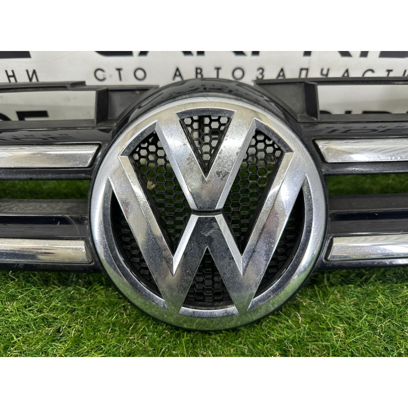 Решетка радиатора (наружные элементы кузова) Volkswagen Touareg NF 2012 3.6 CGRA 7P6853651AZLL