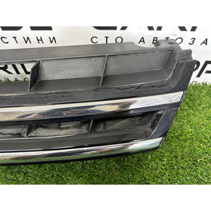 Решетка радиатора (наружные элементы кузова) Volkswagen Touareg NF 2012 3.6 CGRA 7P6853651AZLL