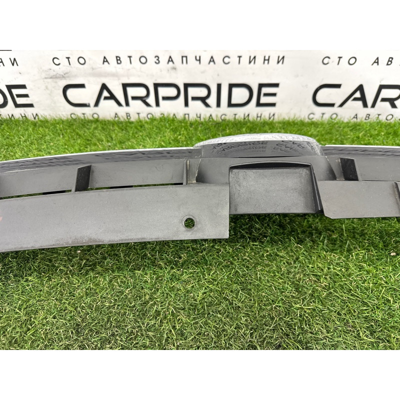 Решетка радиатора (наружные элементы кузова) Volkswagen Touareg NF 2012 3.6 CGRA 7P6853651AZLL