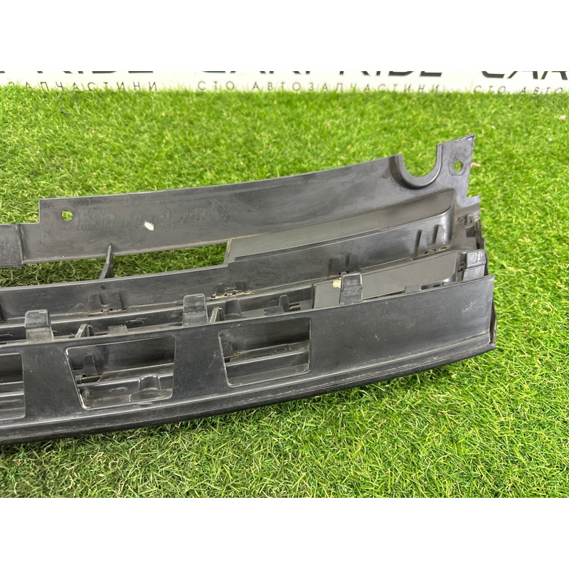 Решетка радиатора (наружные элементы кузова) Volkswagen Touareg NF 2012 3.6 CGRA 7P6853651AZLL