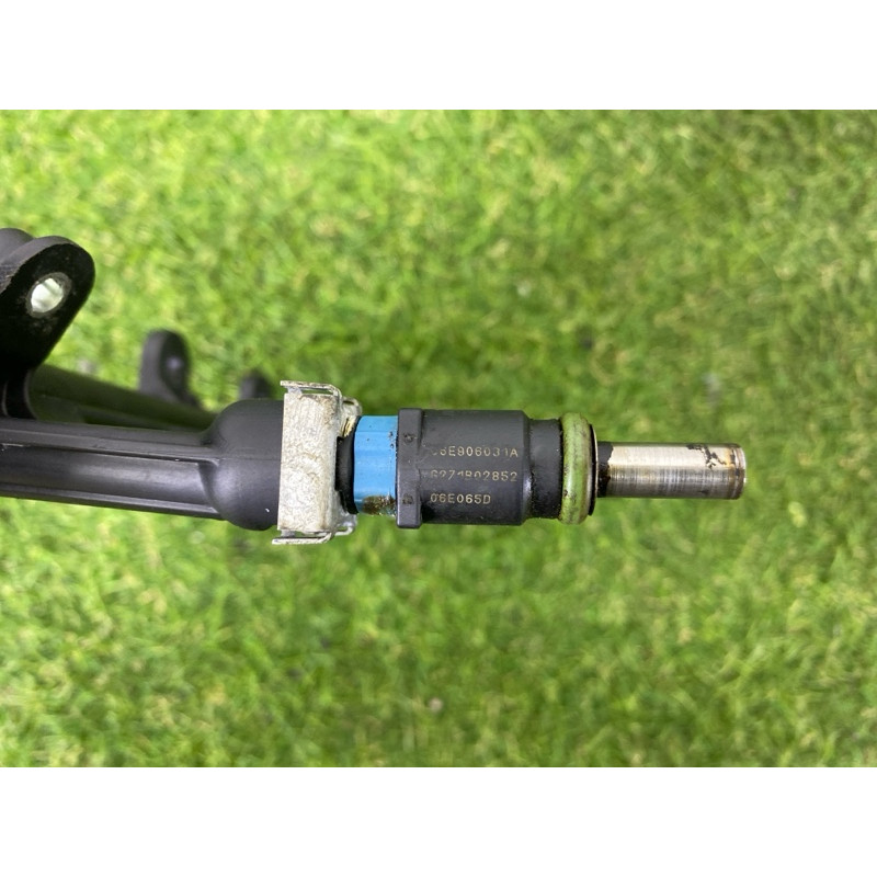 Топливная рампа (топливная система) AUDI Q7 4M 2017 3.0 CREC 06E133682C