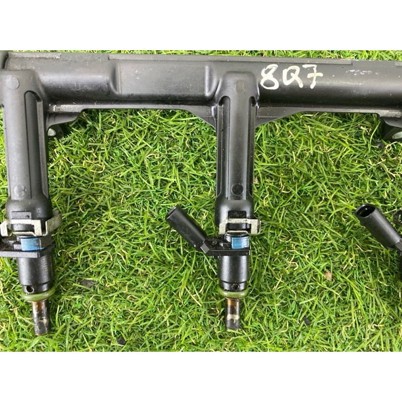 Топливная рампа (топливная система) AUDI Q7 4M 2017 3.0 CREC 06E133681L