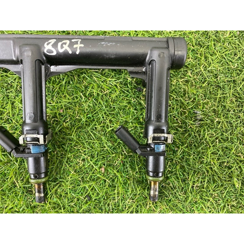 Топливная рампа (топливная система) AUDI Q7 4M 2017 3.0 CREC 06E133681L