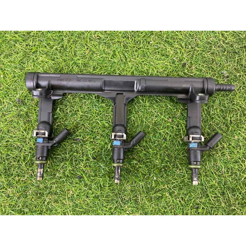 Топливная рампа (топливная система) AUDI Q7 4M 2017 3.0 CREC 06E133681L