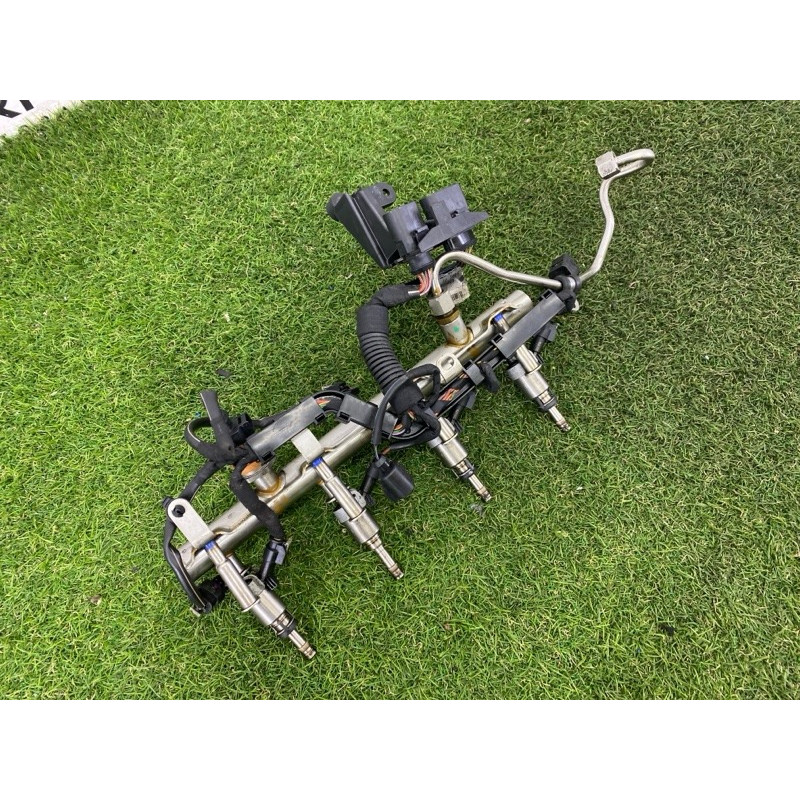 Топливная рампа (топливная система) AUDI A4 B8 2012 2.0 CAEB 06J133317M