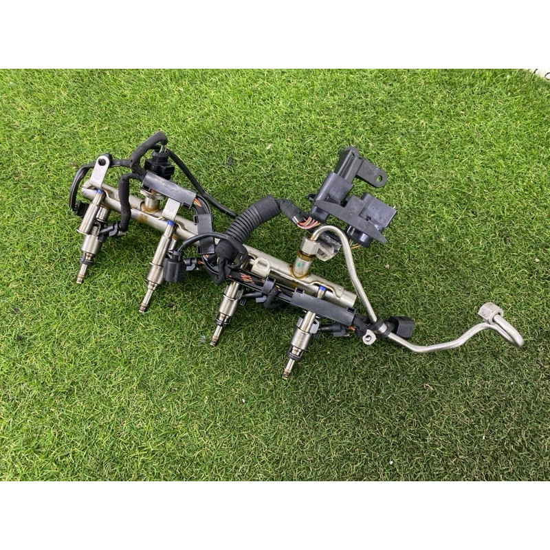 Топливная рампа (топливная система) AUDI A4 B8 2012 2.0 CAEB 06J133317M