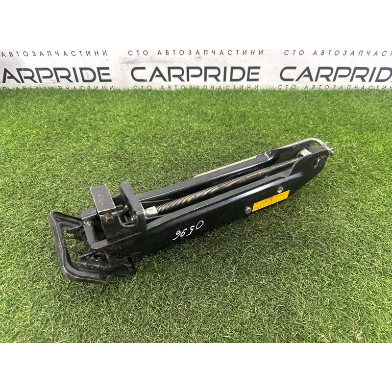 Домкрат (аксессуары) Volkswagen Touareg NF 2012 3.6 CGRA 7P0011031B