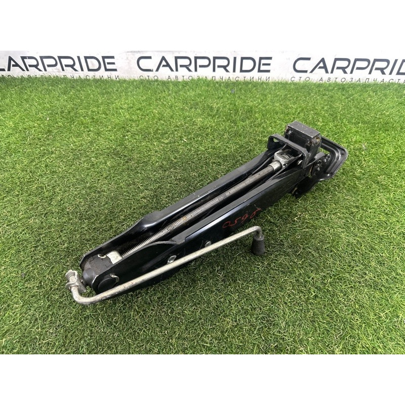 Домкрат (аксессуары) Volkswagen Touareg NF 2012 3.6 CGRA 7P0011031B