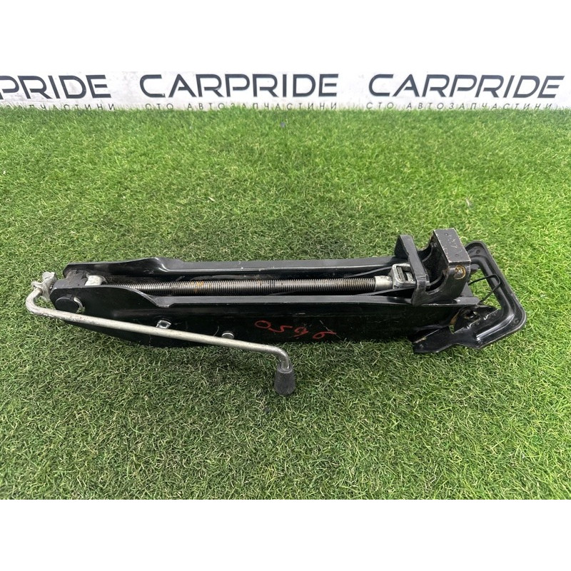 Домкрат (аксессуары) Volkswagen Touareg NF 2012 3.6 CGRA 7P0011031B