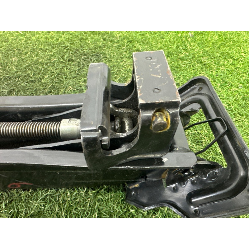 Домкрат (аксессуары) Volkswagen Touareg NF 2012 3.6 CGRA 7P0011031B