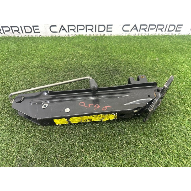 Домкрат (аксессуары) Volkswagen Touareg NF 2012 3.6 CGRA 7P0011031B