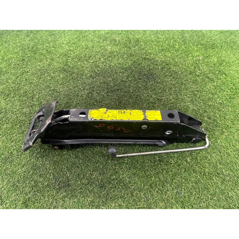 Домкрат (аксессуары) Volkswagen Touareg NF 2012 3.6 CGRA 7P0011031B